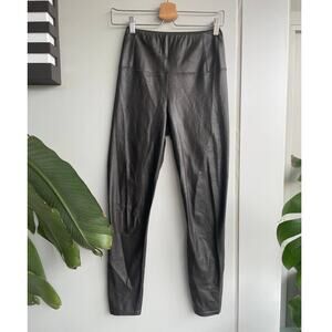WILFRED FREE aritzia dark chocolate brown vegan faux leather Daria leggings